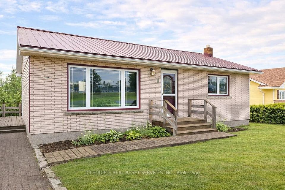6 Macdonald Avenue, Terrace Bay, ON P0T 2W0 – main photo