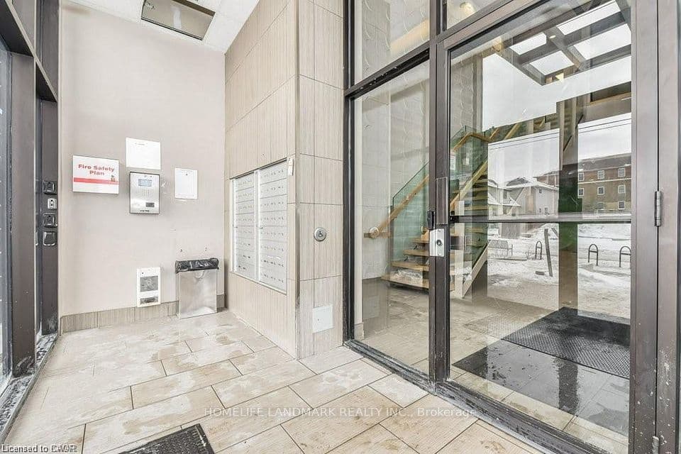 8 HICKORY Street #1002, Waterloo, ON N2L 3H6 – photo 2