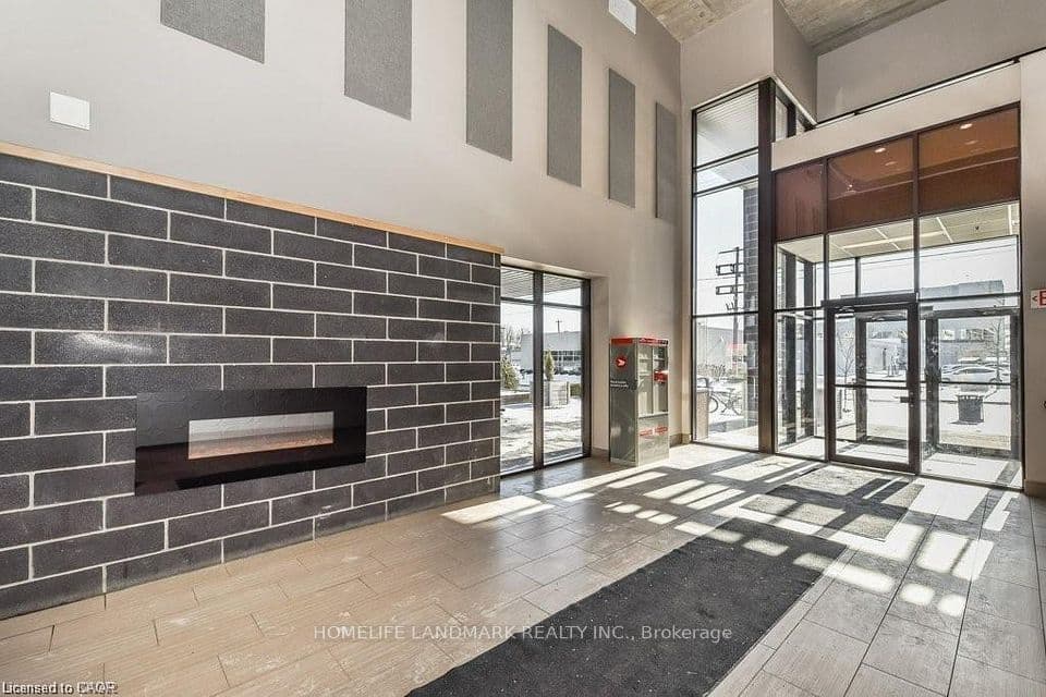 8 HICKORY Street #1002, Waterloo, ON N2L 3H6 – photo 3