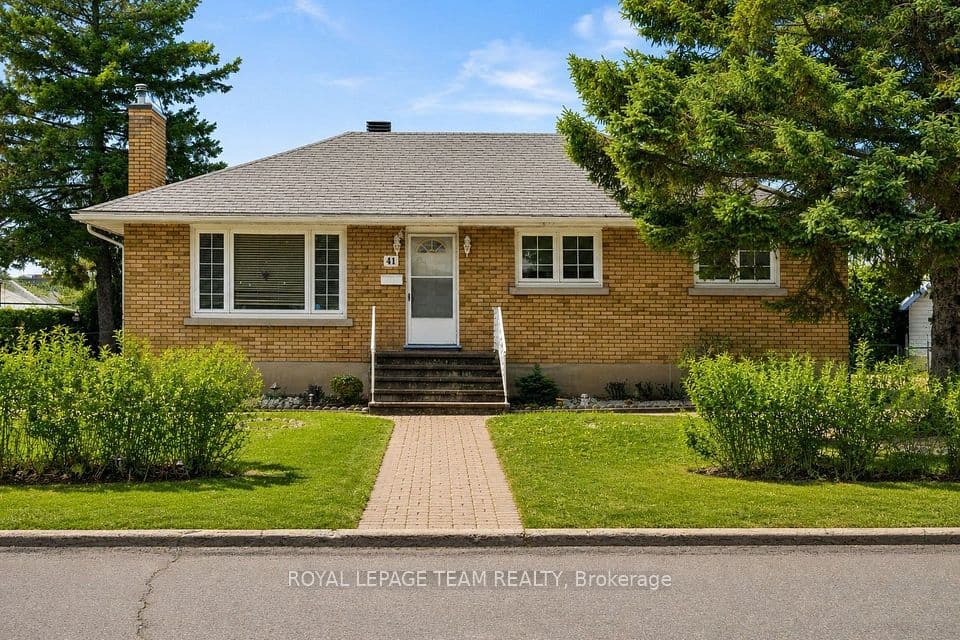 41 Capilano Drive, Cityview - Parkwoods Hills - Rideau Shore, ON K2E 6G3 – main photo