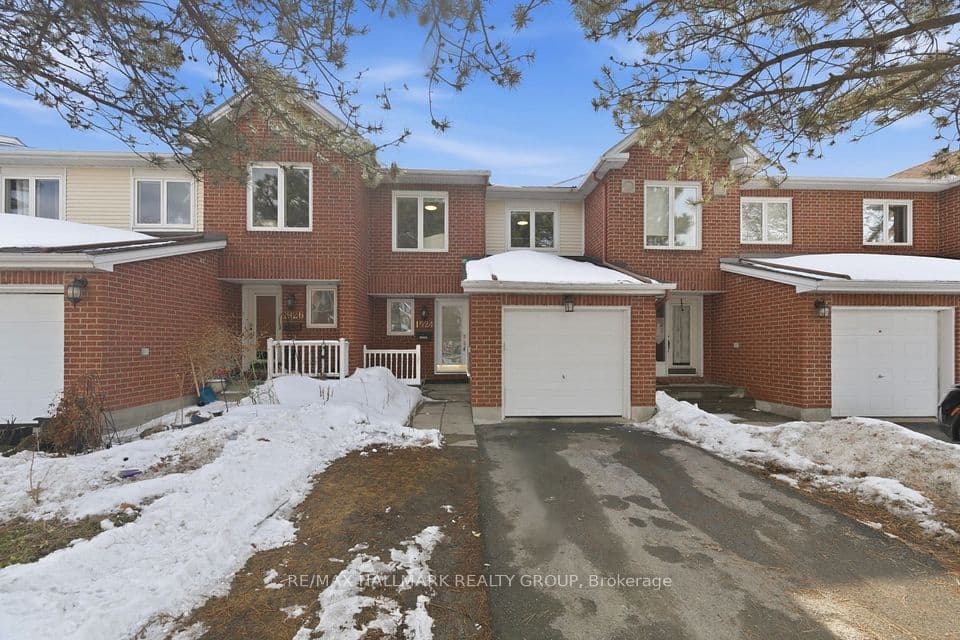 1924 ASHMONT Street, Orleans - Convent Glen and Area, ON K1C 7B9 – main photo