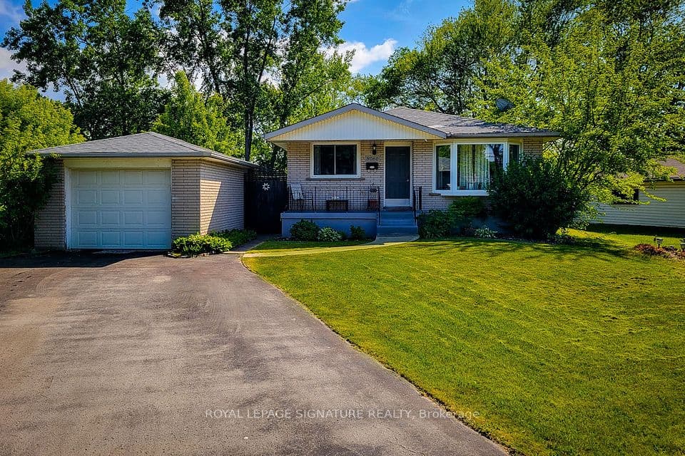 8060 Beaverdams Road, Niagara Falls, ON L2H 1R8 – main photo