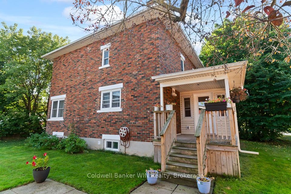 121 Queen Street W, Wellington North, ON N0G 2L1 – main photo