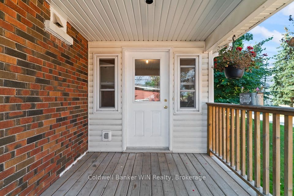 121 Queen Street W, Wellington North, ON N0G 2L1 – photo 2