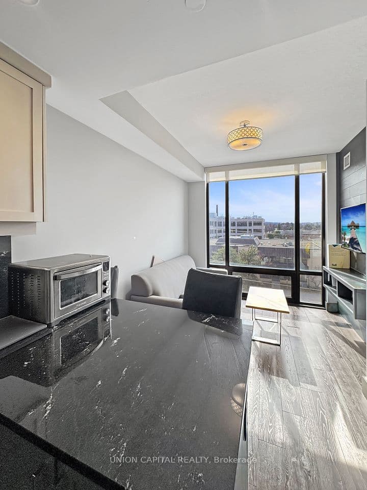 330 Phillip Street CP618, Waterloo, ON N2L 3W9 – main photo