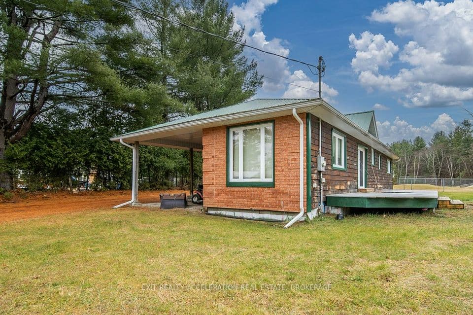 14 West Park Lane, Addington Highlands, ON K0H 2G0 – main photo