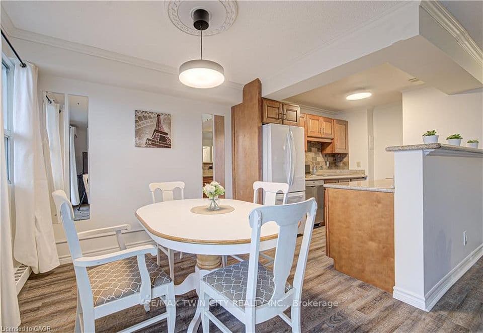 793 COLBORNE Street 202, Brantford, ON N3S 7J3 – photo 2