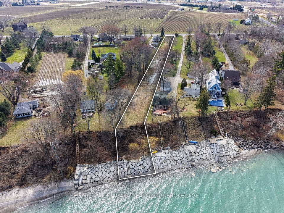 1204 LAKESHORE Road W, St. Catharines, ON L2R 6P9 – main photo
