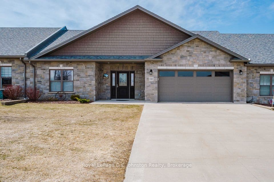 1062 Waterloo Street, Saugeen Shores, ON N0H 2C3 – main photo
