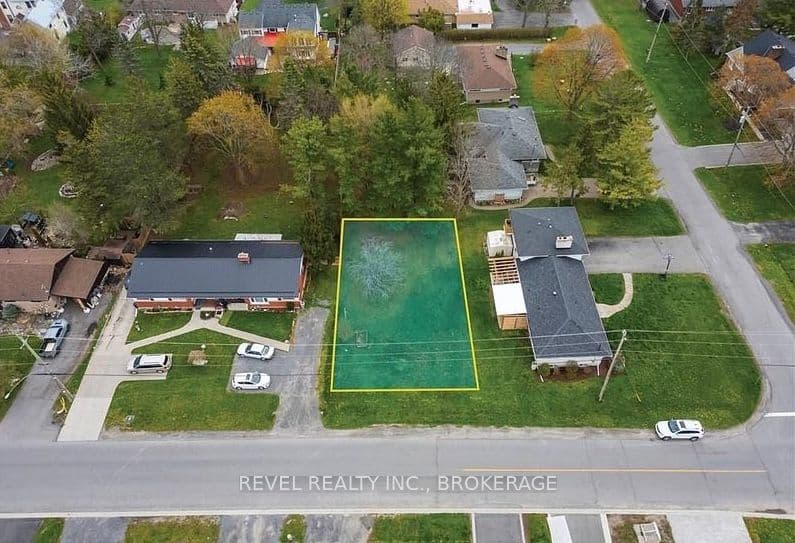 5 Manitou Crescent, Loyalist, ON K7N 1B1 – main photo