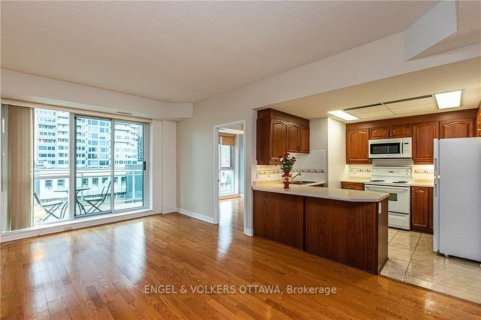 134 York Street 602, Lower Town - Sandy Hill, ON K1N 1K8 – photo 2