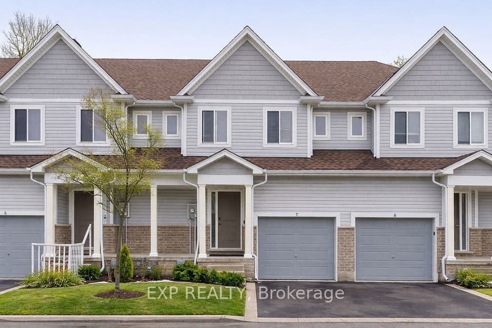 60 Canterbury Drive 7, St. Catharines, ON L2P 0E7 – main photo