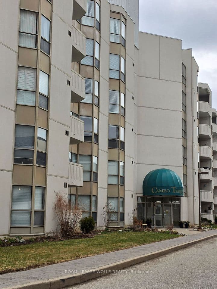 3267 King Street E 204, Kitchener, ON N2A 4A4 – main photo