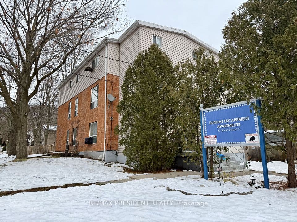 37 Bond Street S, Hamilton, ON L9H 3H2 – main photo