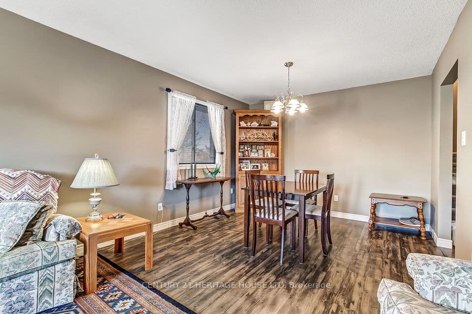18 Hickory Boulevard W, Strathroy-Caradoc, ON N7G 4A9 – photo 3