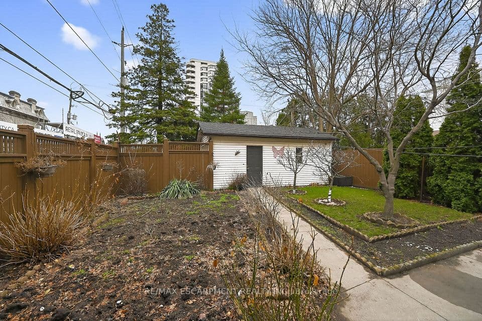 144 Hunter Street W, Hamilton, ON L8P 1R1 – photo 3