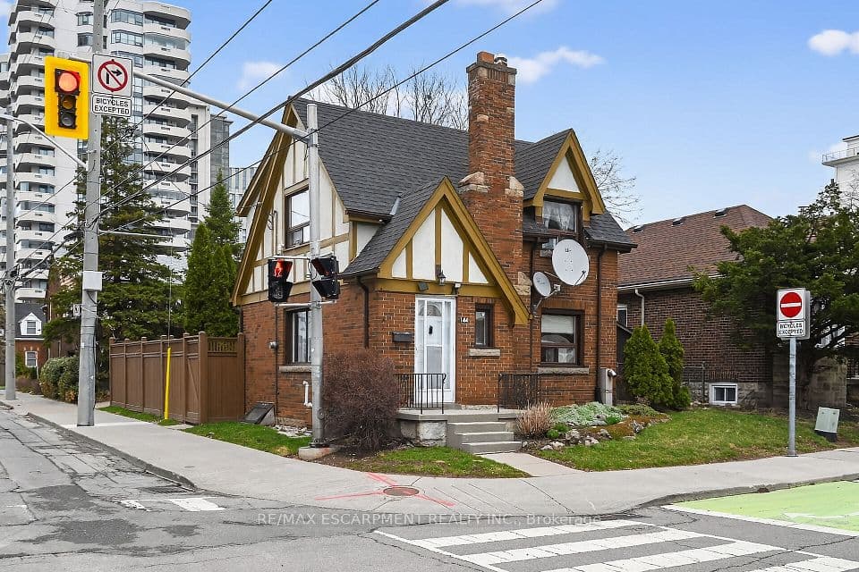 144 Hunter Street W, Hamilton, ON L8P 1R1 – main photo