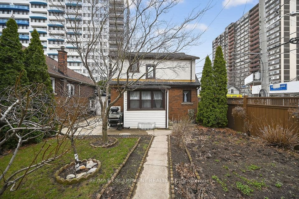 144 Hunter Street W, Hamilton, ON L8P 1R1 – photo 2