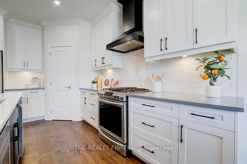 283 Elizabeth Street, Southwest Middlesex, ON N0L 1M0 – photo 3