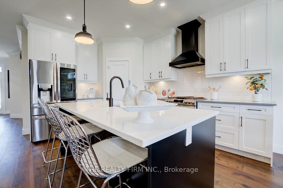 283 Elizabeth Street, Southwest Middlesex, ON N0L 1M0 – photo 2