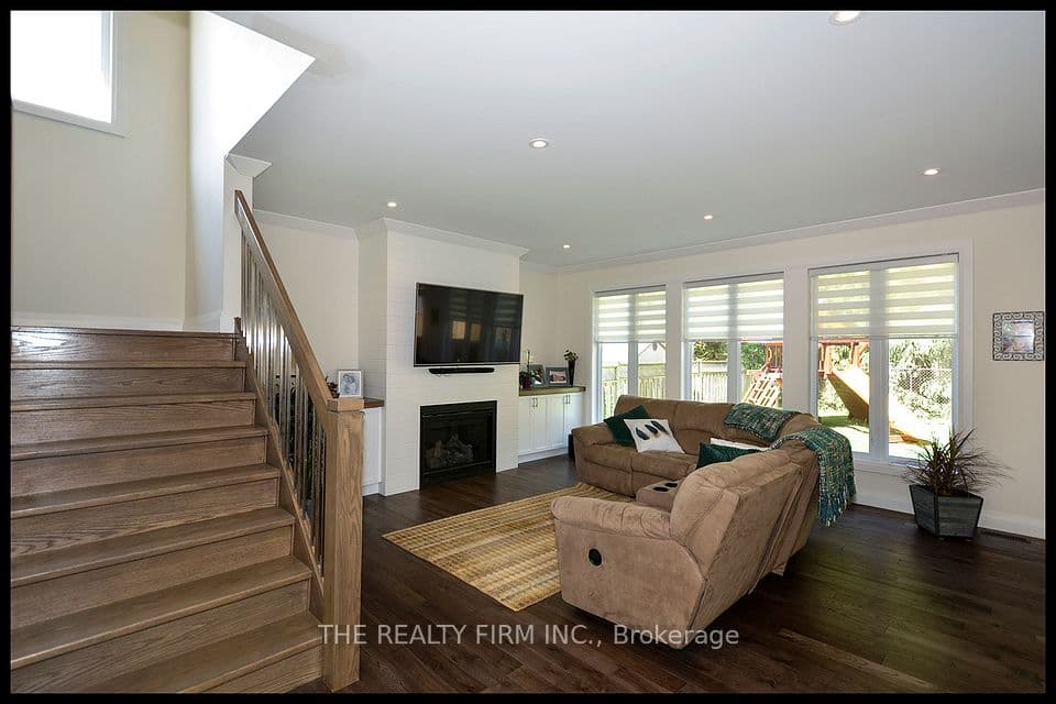 285 Elizabeth Street, Southwest Middlesex, ON N0L 1M0 – photo 3