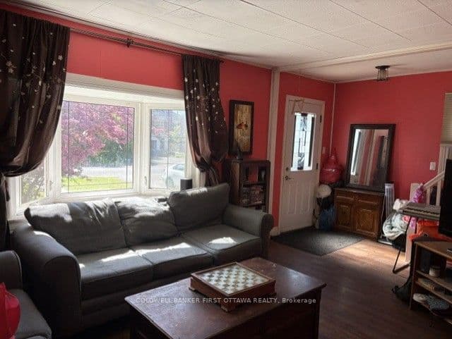 185 Compton Avenue, Woodroffe, ON K2B 5A6 – photo 3