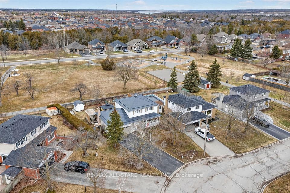 26 Applewood Crescent, Kawartha Lakes, ON K9V 4W8 – photo 3