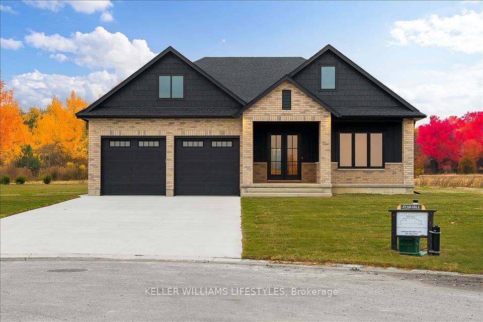 126 FRASER Crescent, Lambton Shores, ON N0N 1J0 – main photo