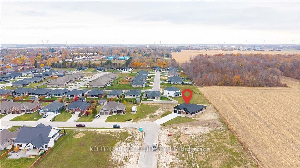 126 FRASER Crescent, Lambton Shores, ON N0N 1J0 – photo 2