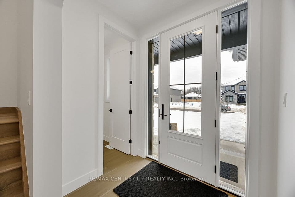 211 Foxborough Place, Thames Centre, ON N0M 2P0 – photo 3