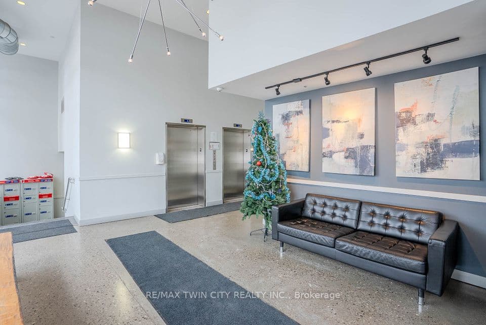 1 Victoria Street 806, Kitchener, ON N2G 1G1 – photo 2