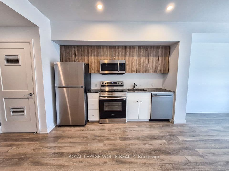 101 Golden Eagle Road 511, Waterloo, ON N2V 1C3 – main photo