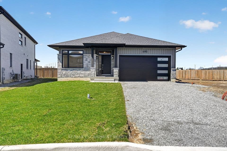 6192 Curlin Crescent, Niagara Falls, ON L2H 3W8 – main photo
