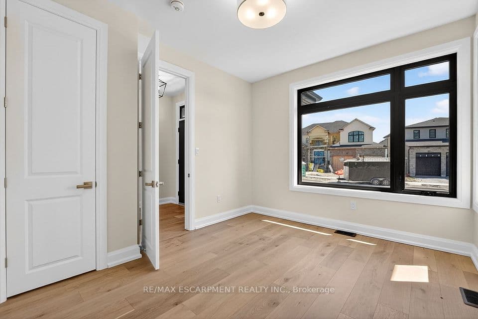 6192 Curlin Crescent, Niagara Falls, ON L2H 3W8 – photo 3
