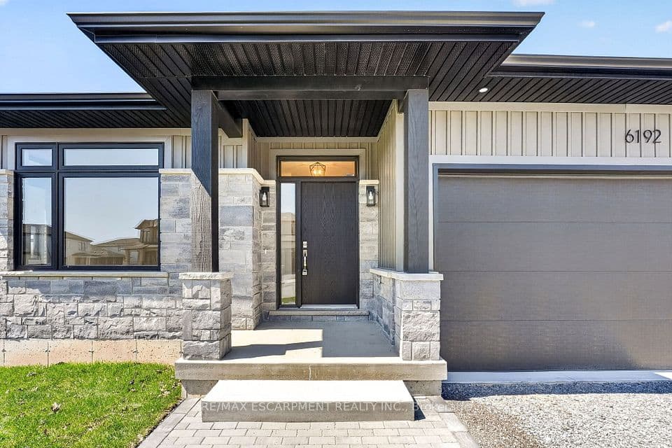 6192 Curlin Crescent, Niagara Falls, ON L2H 3W8 – photo 2