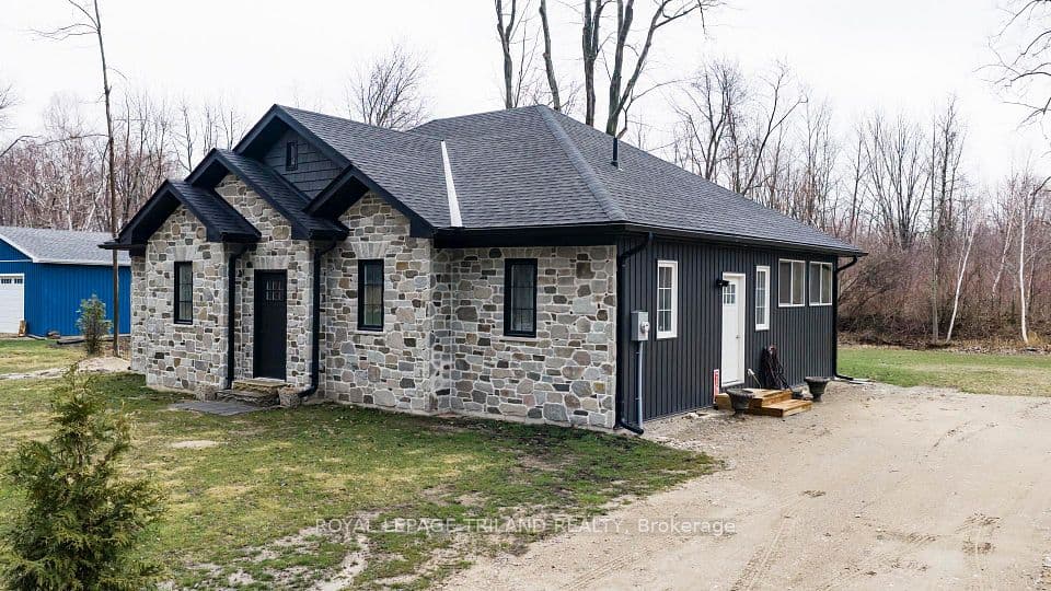 6043 FRANKS Road, Lambton Shores, ON N0M 1J0 – photo 2