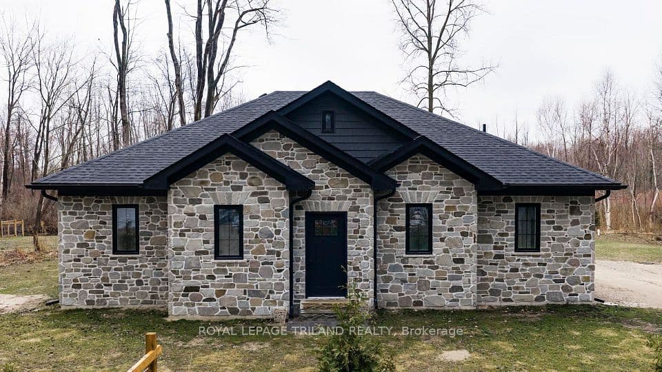 6043 FRANKS Road, Lambton Shores, ON N0M 1J0 – main photo