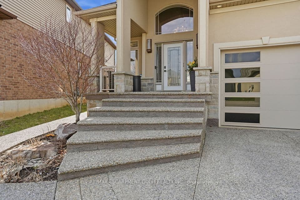 234 FAIR Street, Hamilton, ON L9K 0B9 – photo 2