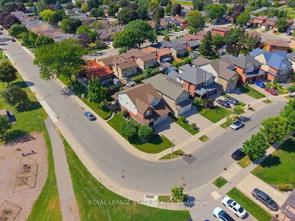 314 Brigadoon Drive, Hamilton, ON L9C 0B7 – photo 2