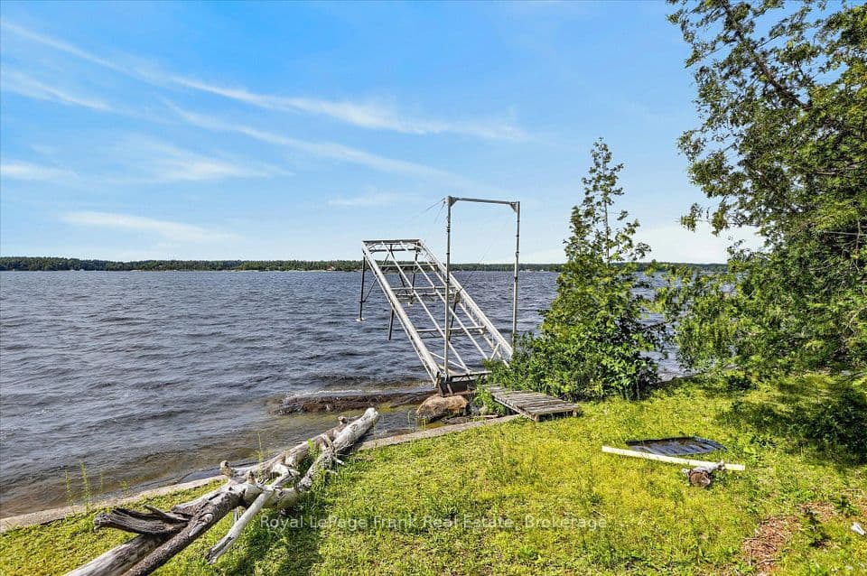 1550 Island 85 Stoney Lake, Douro-Dummer, ON K0L 2H0 – photo 3