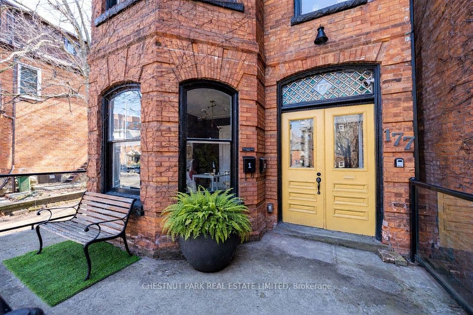 177 Charlton Avenue W, Hamilton, ON L8P 2C8 – main photo