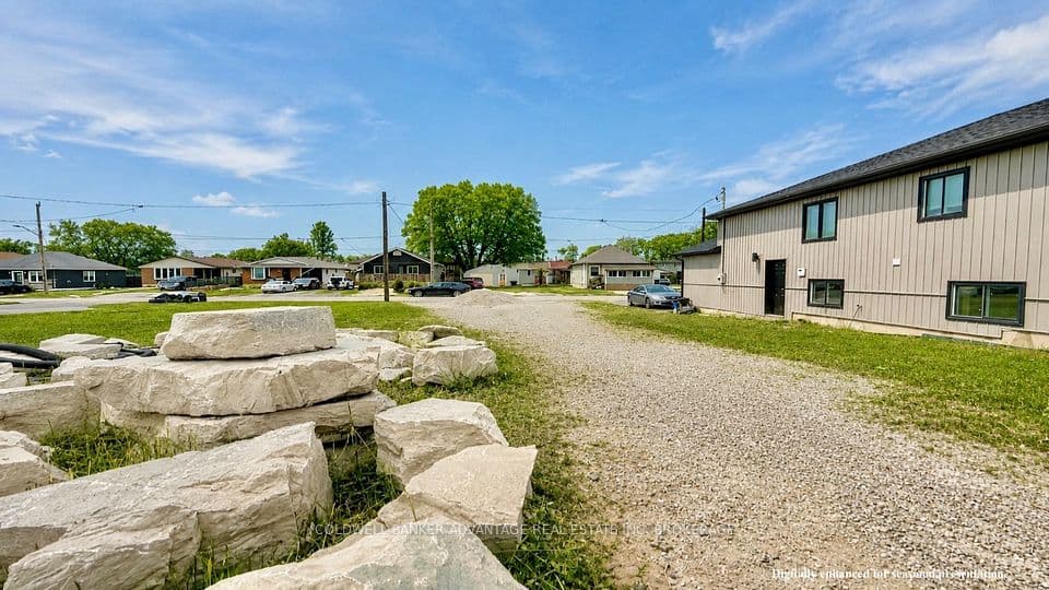 22 Huron Street, Welland, ON L3B 5J3 – photo 3