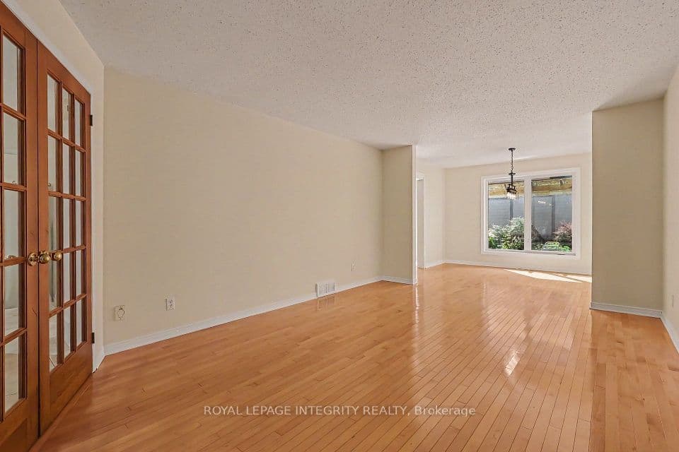 7012 Notre Dame Street, Orleans - Convent Glen and Area, ON K1C 1H7 – photo 3