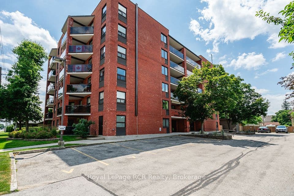 536 11th Avenue 606, Hanover, ON N4N 2S4 – main photo