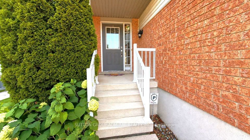 115 PEACH BLOSSOM Crescent, Kitchener, ON N2E 3Z7 – photo 2