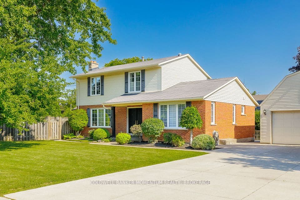 212 Livingston Avenue, Grimsby, ON L3M 4V8 – main photo
