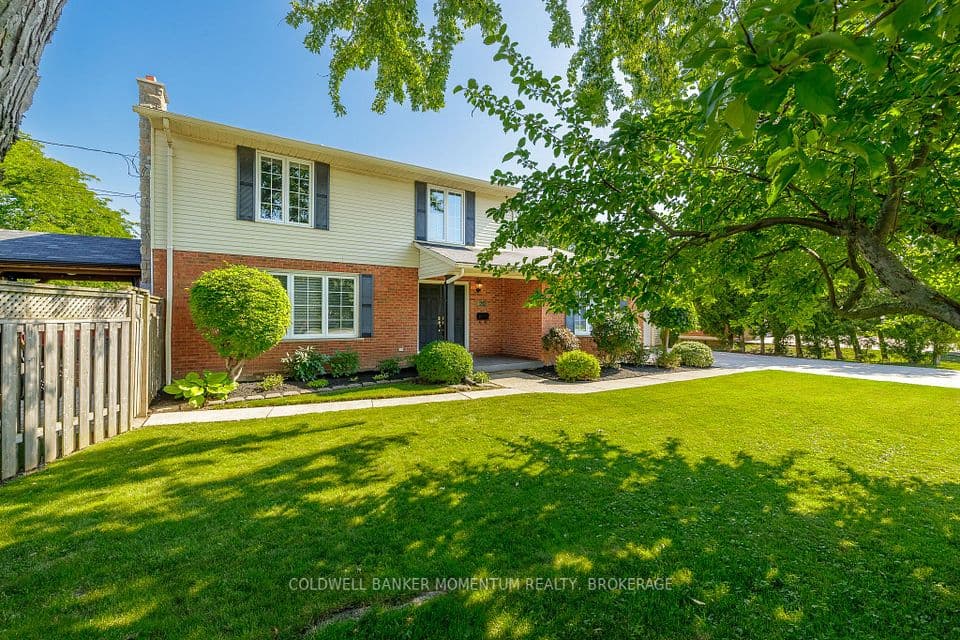 212 Livingston Avenue, Grimsby, ON L3M 4V8 – photo 3