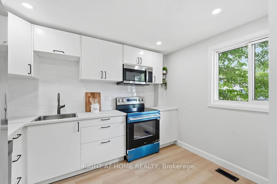 7874 Jeanne D'arc Boulevard 3, Orleans - Convent Glen and Area, ON K1C 2E9 – photo 2