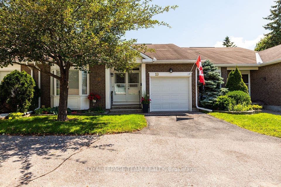 19 Pine Needles Court, Stittsville - Munster - Richmond, ON K2S 1G5 – main photo