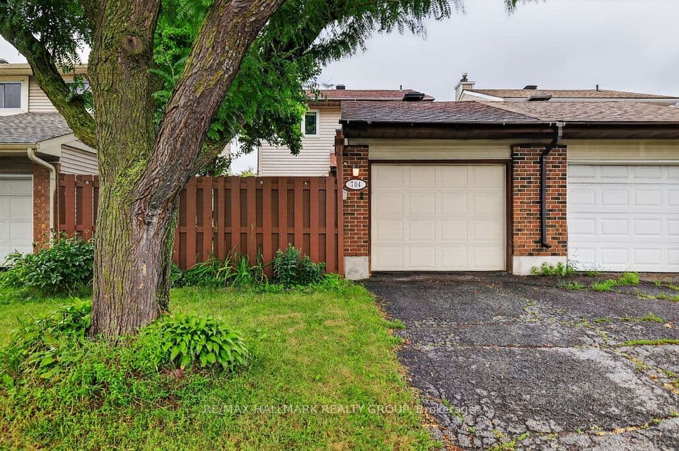 704 Malibu Terrace, Mooneys Bay - Carleton Heights and Area, ON K2C 3T8 – photo 2